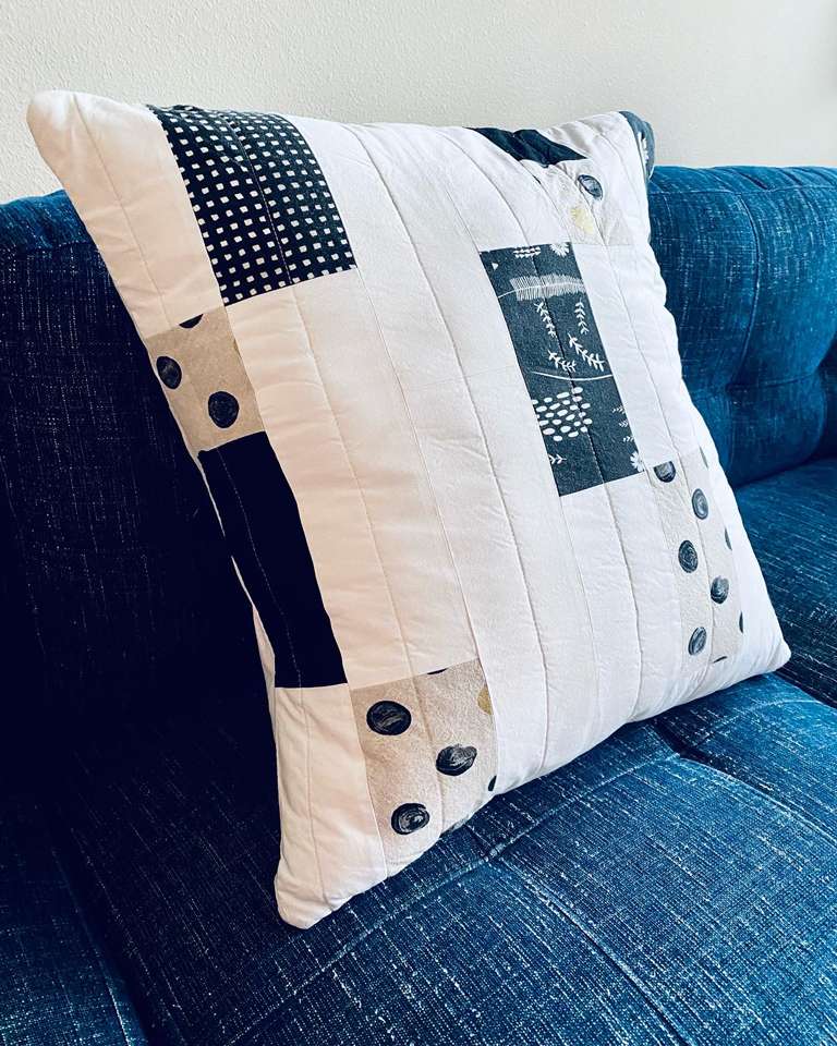 Side view of the pillow from the left