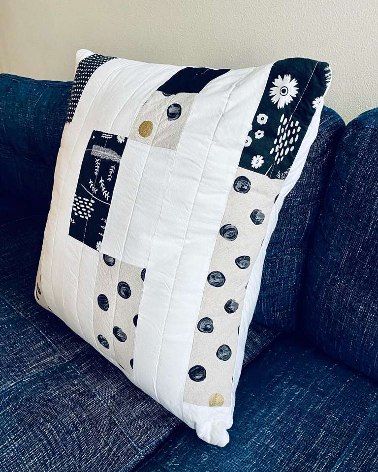 Side view of the pillow from the right